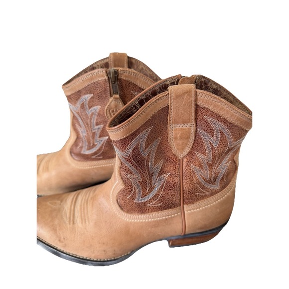 ARIAT BILLIE Unbridled Side Zip Short Boots Womens 9.5 Tan Distressed Leather - Picture 2 of 9